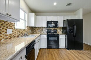 1531 Parkfield Cir in Round Rock, TX - Building Photo