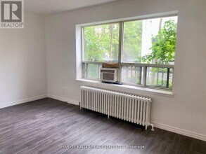 1582 Bathurst St in Toronto, ON - Building Photo - Building Photo