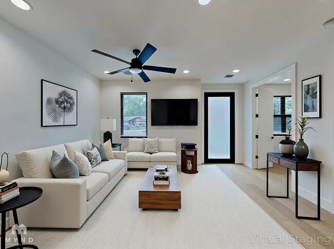 1119 Mahan Dr in Austin, TX - Foto de edificio - Building Photo