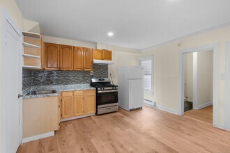 10 Clinton Ave in Bridgeport, CT - Building Photo - Building Photo