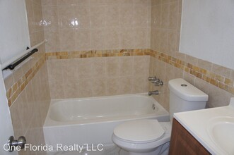 5731 NE 18th Ave in Fort Lauderdale, FL - Foto de edificio - Building Photo