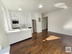 Sunny 1-Bedroom in Greenwich Village | Pri in New York, NY - Foto de edificio - Building Photo
