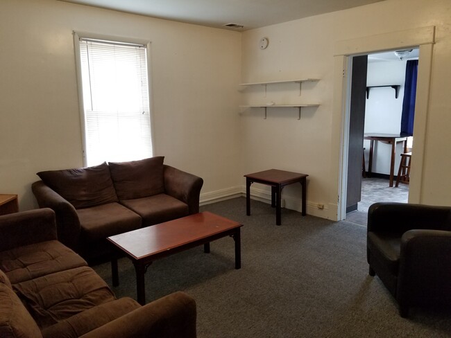 221 Beechurst Ave, Unit #2 in Morgantown, WV - Building Photo - Building Photo