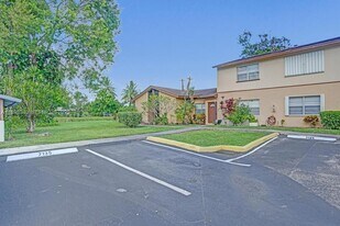 7135 W Sunrise Blvd in Plantation, FL - Building Photo