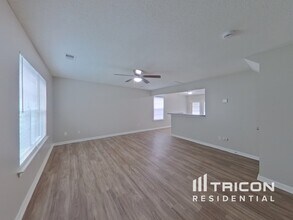 200 E Lake Trail in Columbia, SC - Building Photo - Building Photo