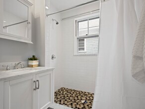 261 Walnut St, Unit 2 in Brookline, MA - Building Photo - Building Photo