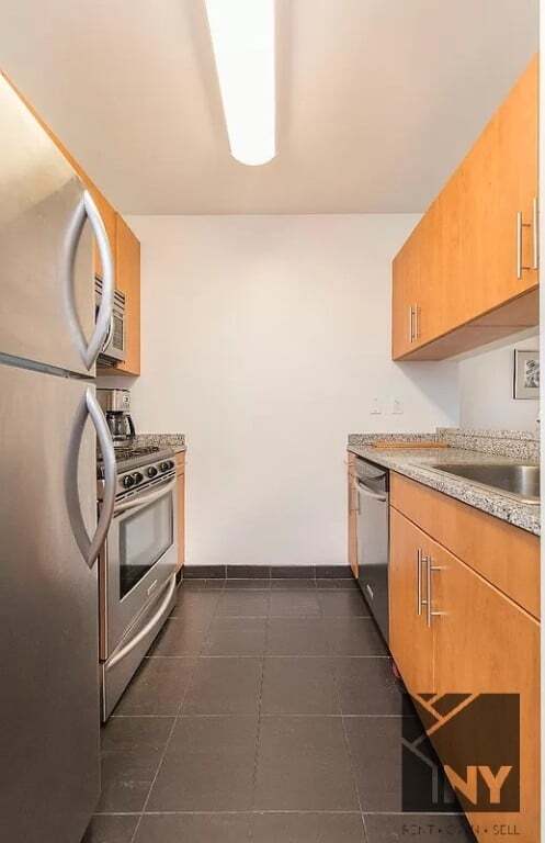 2 Maiden Ln, Unit 27C in New York, NY - Building Photo - Building Photo