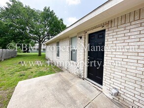 221-223-223 E Lamar in Palmer, TX - Building Photo - Building Photo