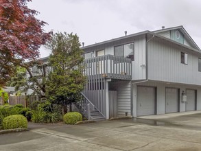 Chinook Garden Court in Ukiah, CA - Building Photo - Building Photo