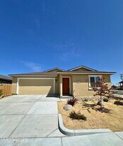 501 Paradise Creek Dr in Reno, NV - Building Photo