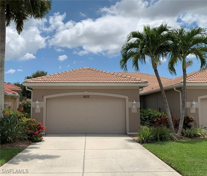 8133 Chancel Ct in Naples, FL - Building Photo