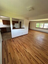 9 Conway Ct in Glen Cove, NY - Building Photo - Building Photo