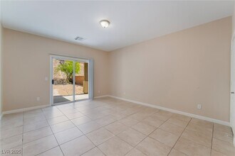 5086 Echo Shire Ave in Las Vegas, NV - Building Photo - Building Photo