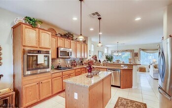 2211 Waterton Rivers Dr in Henderson, NV - Building Photo - Building Photo