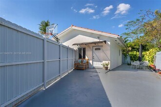10295 SW 34th St in Miami, FL - Building Photo - Building Photo