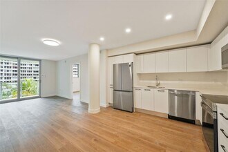1500 Bay Rd, Unit N-1220 in Miami Beach, FL - Building Photo - Building Photo