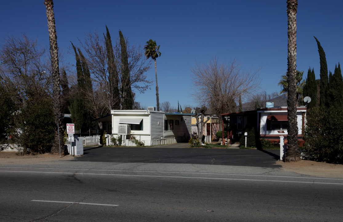 1490 E 6th St in Beaumont, CA - Building Photo