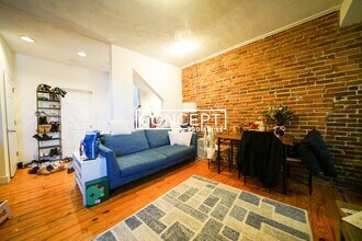 218 Hemenway St, Unit 2 in Boston, MA - Foto de edificio - Building Photo