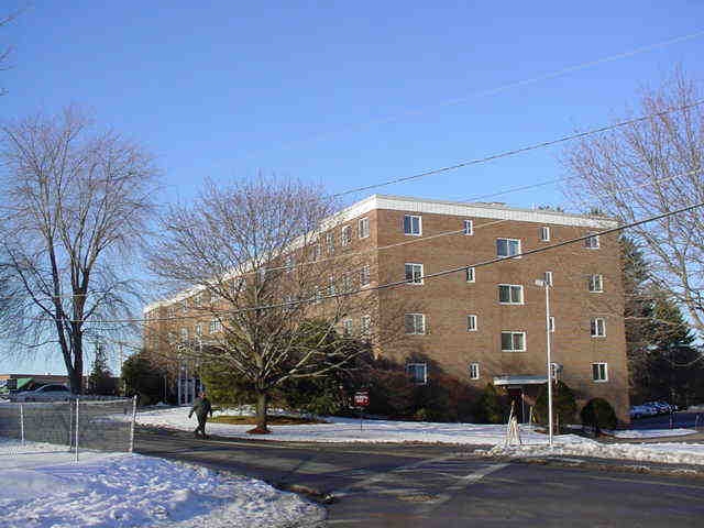 Nutfield Heights in Derry, NH - Foto de edificio