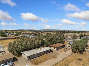 11393 Lee Ave, Unit 11389 Lee Ave in Adelanto, CA - Foto de edificio - Building Photo