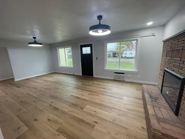 1-148 1/2 Winema Way in Medford, OR - Building Photo - Building Photo