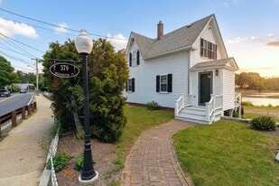 379 Washington St in Gloucester, MA - Building Photo