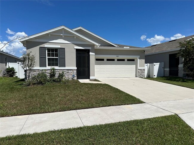 5225 Meadow Song Dr in Okahumpka, FL - Building Photo - Building Photo