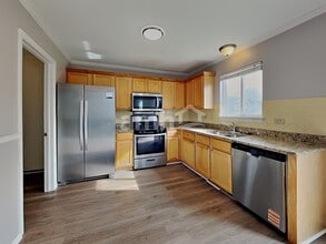 2467 N Sterling Ct in Round Lake Beach, IL - Building Photo - Building Photo