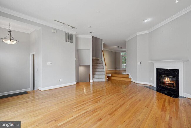 8544 Westown Way in Vienna, VA - Building Photo - Building Photo