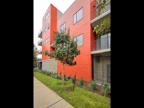 1615 E 7th St, Unit 401 in Austin, TX - Foto de edificio - Building Photo