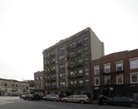 258 Grand St in Brooklyn, NY - Building Photo - Building Photo