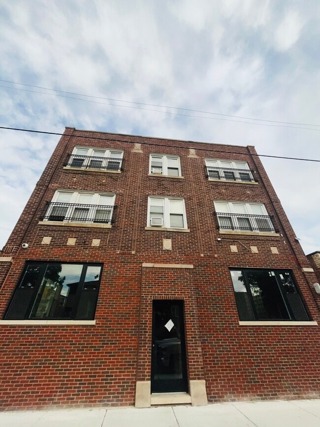 property at 5852 W Higgins Ave