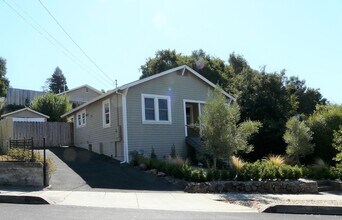 1056 Raymond Ave in Napa, CA - Building Photo - Building Photo