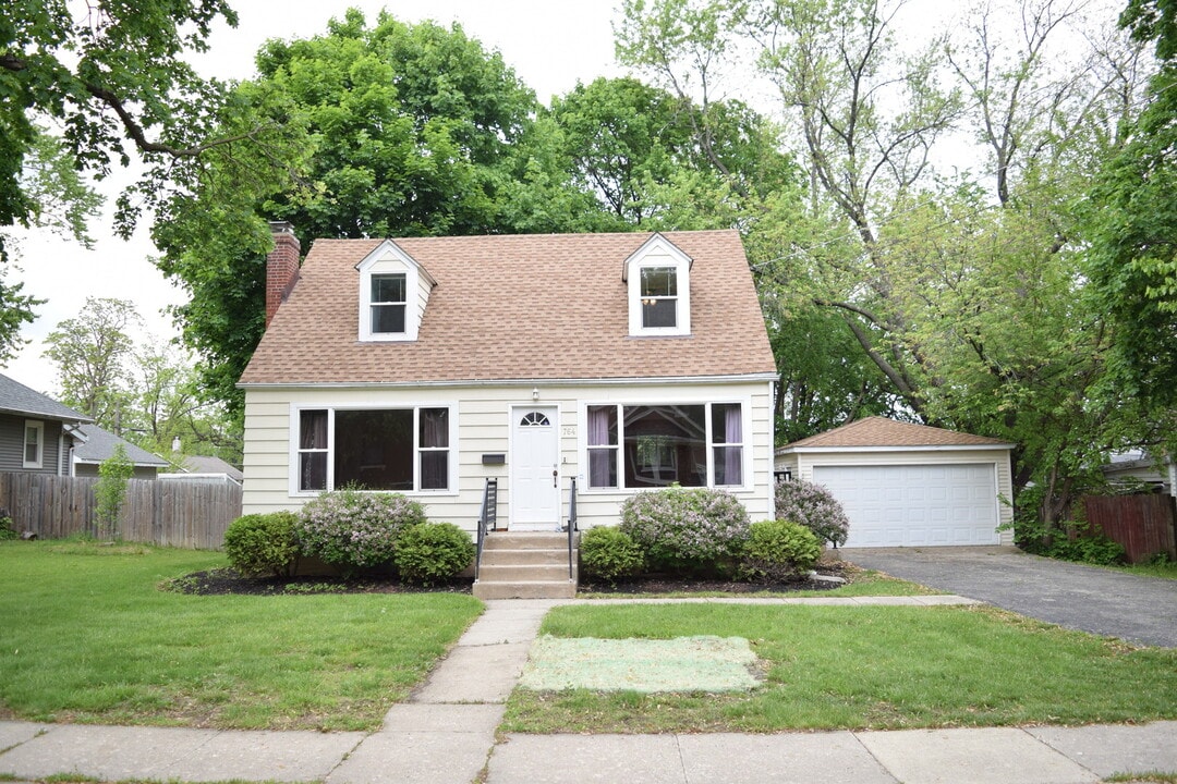 764 Buckeye St in Elgin, IL - Building Photo
