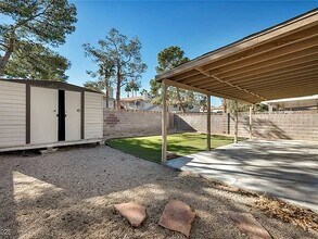 7917 Copper Canyon Rd in Las Vegas, NV - Building Photo - Building Photo