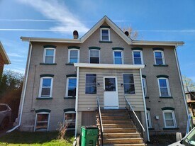 36 Davis St in Beacon, NY - Building Photo