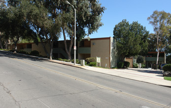 Richmond Terrace in Thousand Oaks, CA - Building Photo - Building Photo