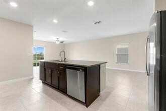 15621 Spice Key St in Sun City Center, FL - Foto de edificio - Building Photo