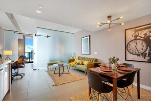 90 NE 17th St in Miami, FL - Building Photo