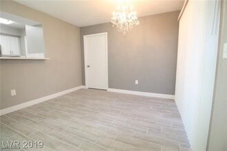 555 E Silverado Ranch Blvd in Las Vegas, NV - Building Photo - Building Photo