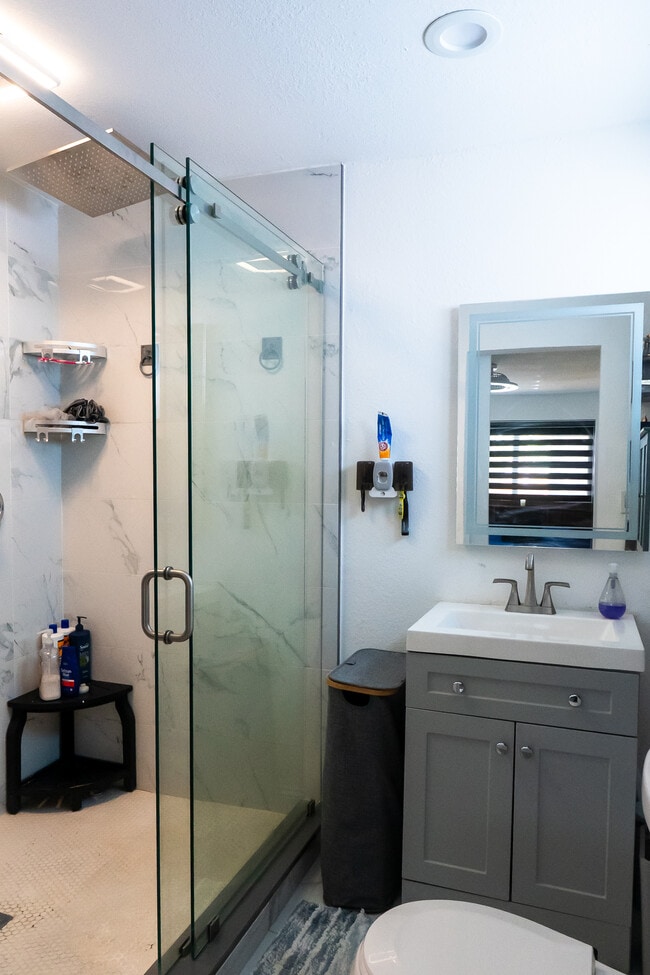 2106 N 28th Ave in Hollywood, FL - Building Photo - Building Photo
