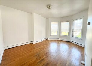 848 Huntington Ave, Unit 2 in Boston, MA - Foto de edificio - Building Photo