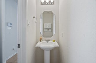 2105 Town Centre Dr in Round Rock, TX - Building Photo - Building Photo