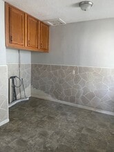 1011 S Rinker Ave in Aurora, MO - Building Photo - Building Photo