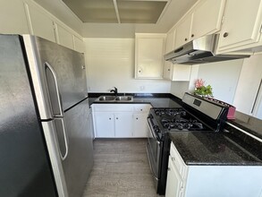 10910 Regent St, Unit C in Los Angeles, CA - Building Photo - Building Photo