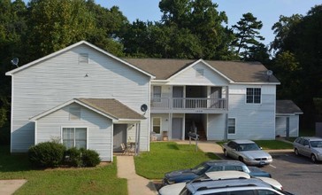 Saratoga Park Apartments in Charlotte, NC - Foto de edificio - Building Photo