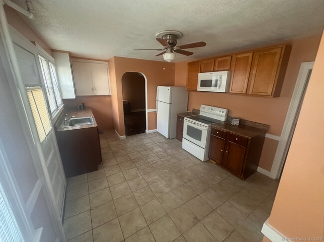 130 School St in Manchester, CT - Building Photo - Building Photo