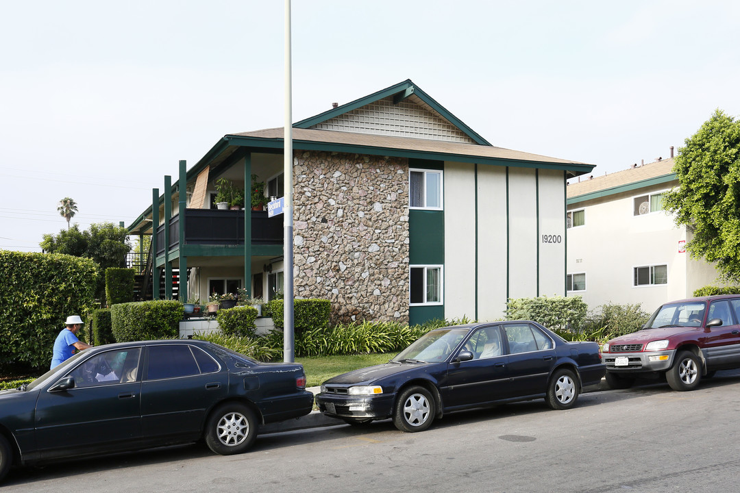 19200 Bryant St in Northridge, CA - Foto de edificio