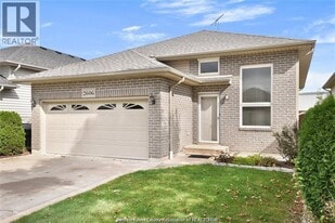 2606 Maitland Ave in Windsor, ON - Building Photo