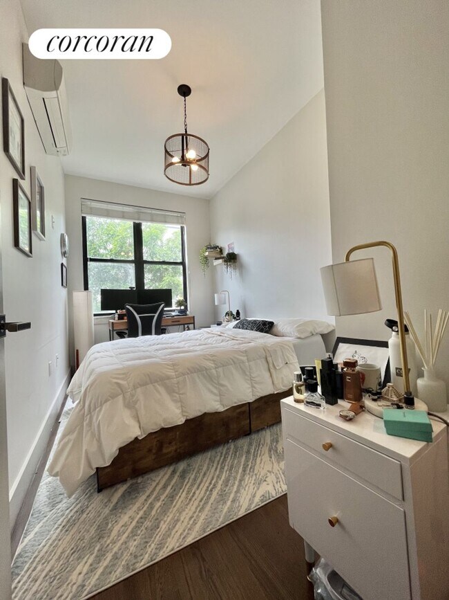 376 Graham Ave